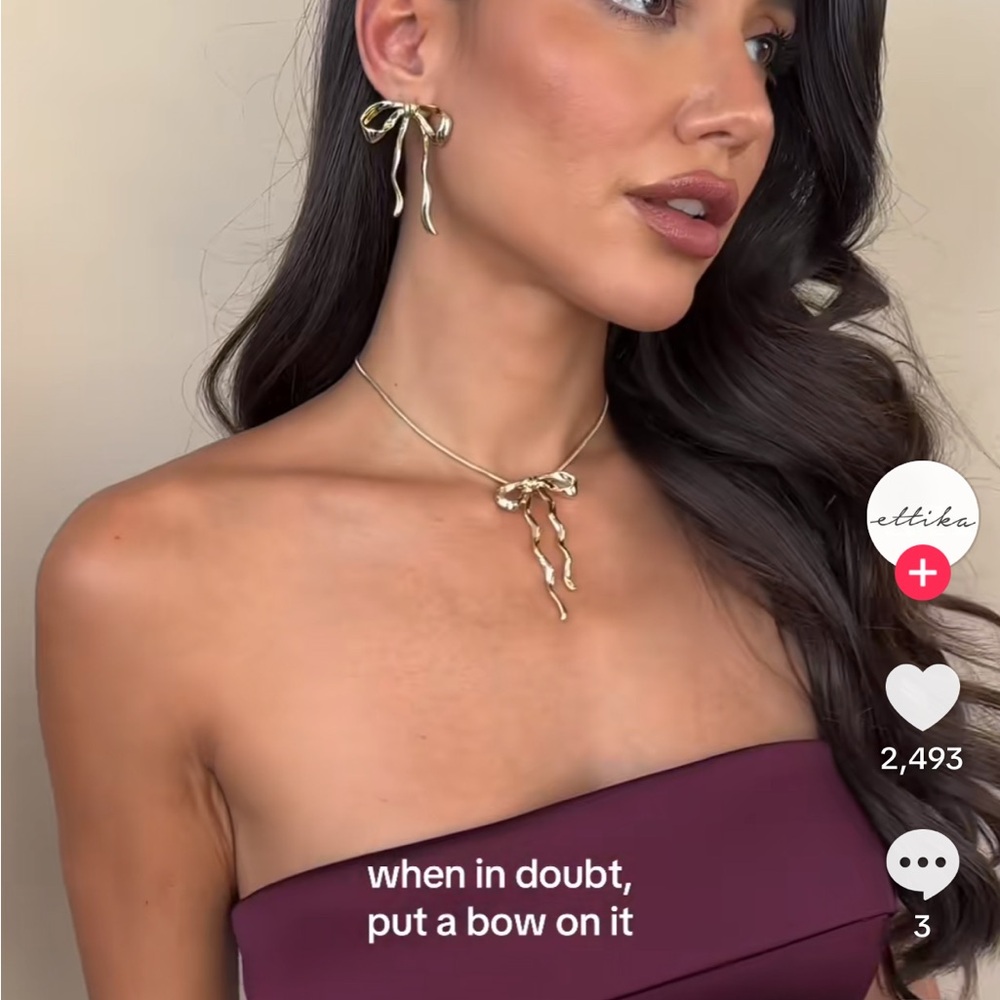 18k Gold Plated Bow Choker Necklace. New.